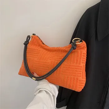 Kadın Şeker Renk omuzdan askili çanta Peluş Debriyaj Küçük Çanta 2022 Moda Hobos Çanta Kadın Günlük Koltukaltı Tote alışveriş çantası  10