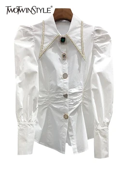 TWOTWINSTYLE Beyaz Patchwork İnci Gömlek Kadınlar İçin Yaka Puf Kollu Katı Düz Düğme Bluz Kadın Giyim 2021  5